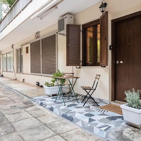 Cute Tiny Apartment In The Heart Of Flisvos Athens Exterior photo