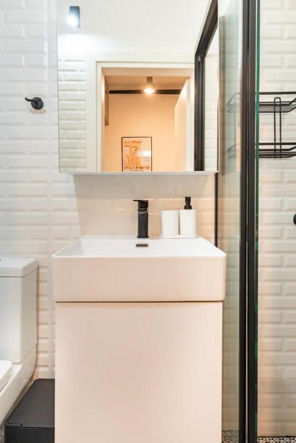 Cute Tiny Apartment In The Heart Of Flisvos Athens Exterior photo