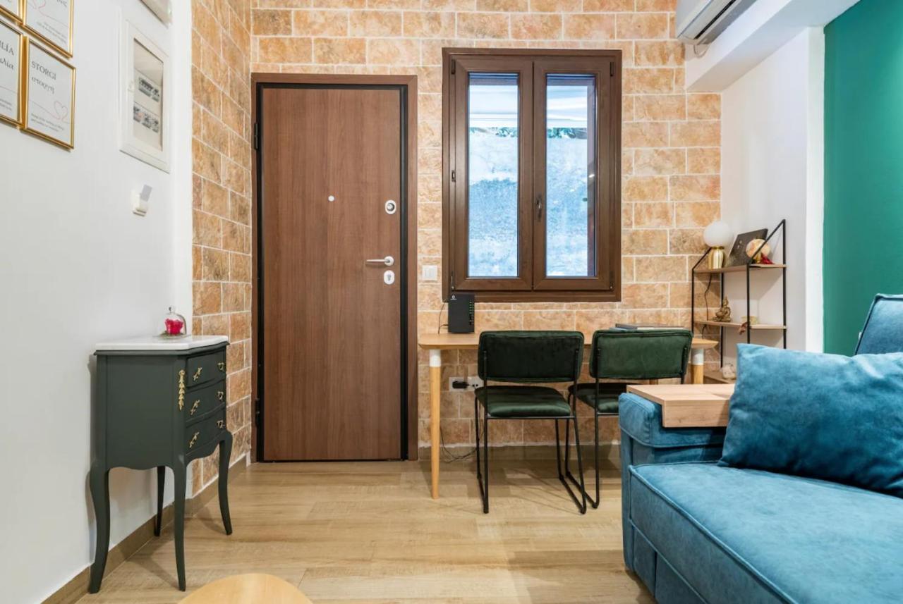Cute Tiny Apartment In The Heart Of Flisvos Athens Exterior photo