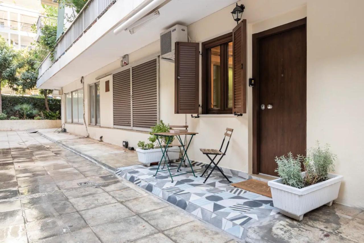 Cute Tiny Apartment In The Heart Of Flisvos Athens Exterior photo