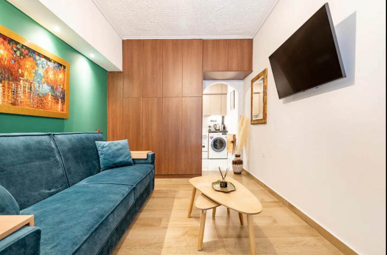 Cute Tiny Apartment In The Heart Of Flisvos Athens Exterior photo