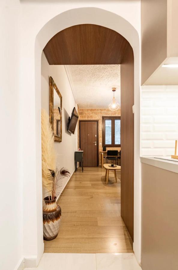 Cute Tiny Apartment In The Heart Of Flisvos Athens Exterior photo