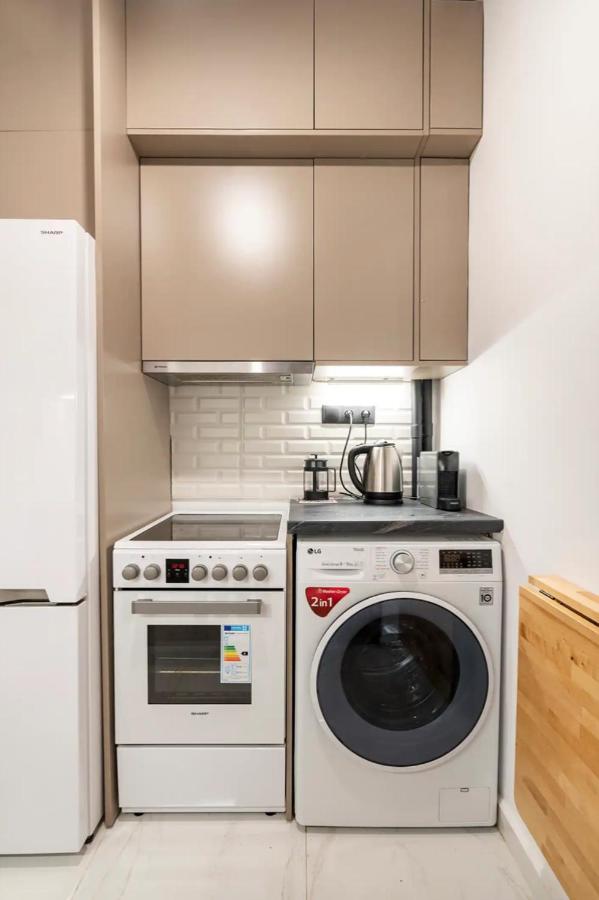 Cute Tiny Apartment In The Heart Of Flisvos Athens Exterior photo