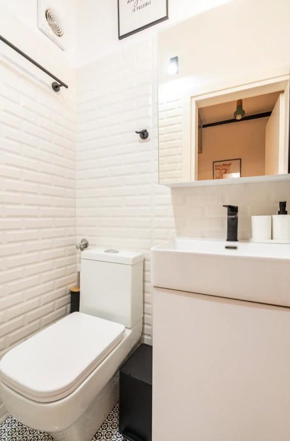 Cute Tiny Apartment In The Heart Of Flisvos Athens Exterior photo